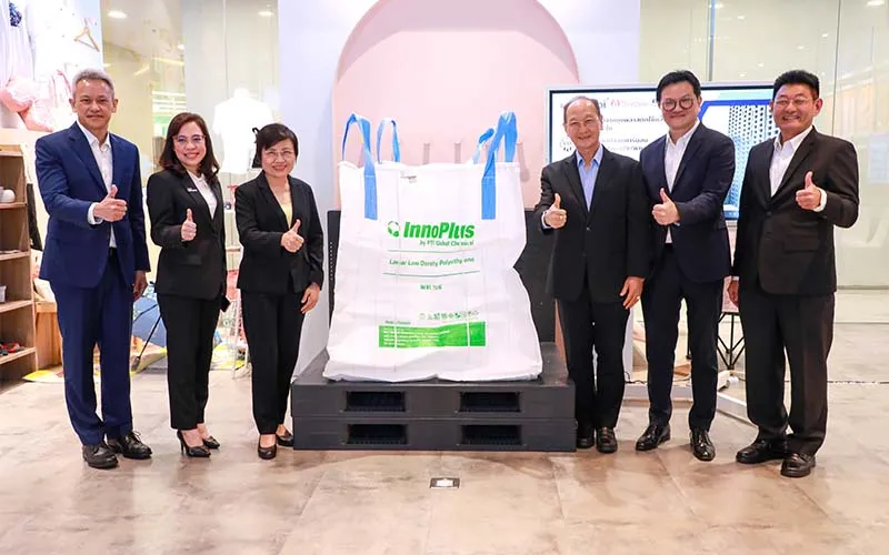 (Left to Right) Mr. Saroj Putthammawong, Ms. Panida Chinayone, Ms. Chamaiporn Uerpairojkit, Mr. Somsak Borrisuttanakul, Mr. Chaiwat Kulphattaravanich, Mr. Pornsak Mongkoltrirat Image